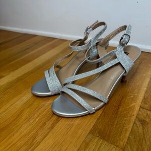 IDIFU Silver Flitter Strappy Shoes. 3” Heel Size 5.5